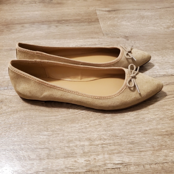 Banana Republic Shoes - New Banana Republic pointed flats